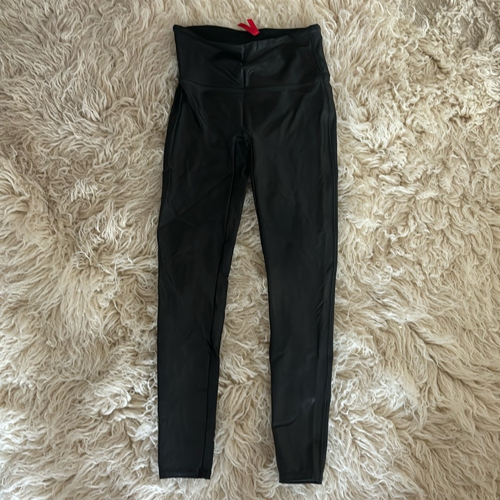 🖤 SPANX black faux leather legging size L 🖤